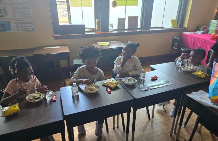  Students eating Caramel apples