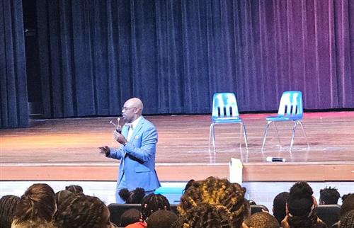 Darnell Blackburn speaking and encouraging students