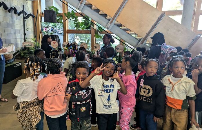  students smiling at the zoo