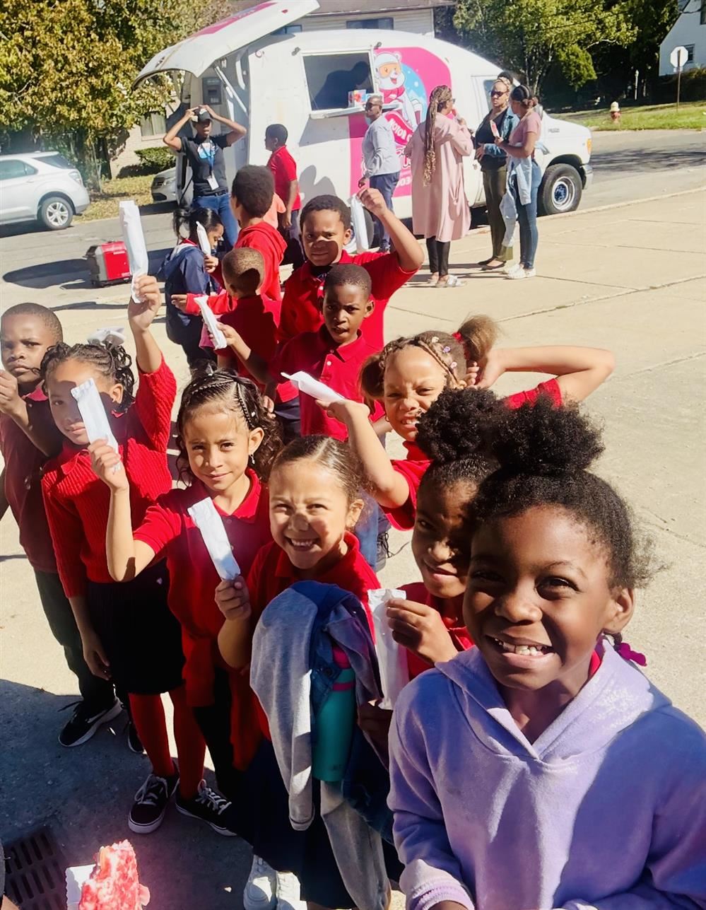  Students getting ice cream