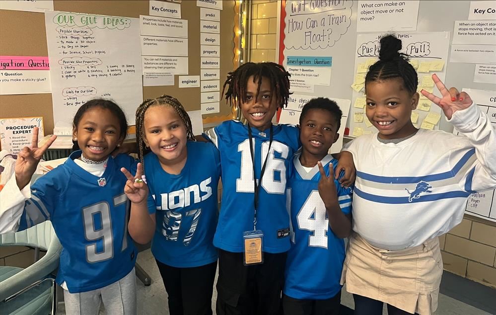  Students smiling together 